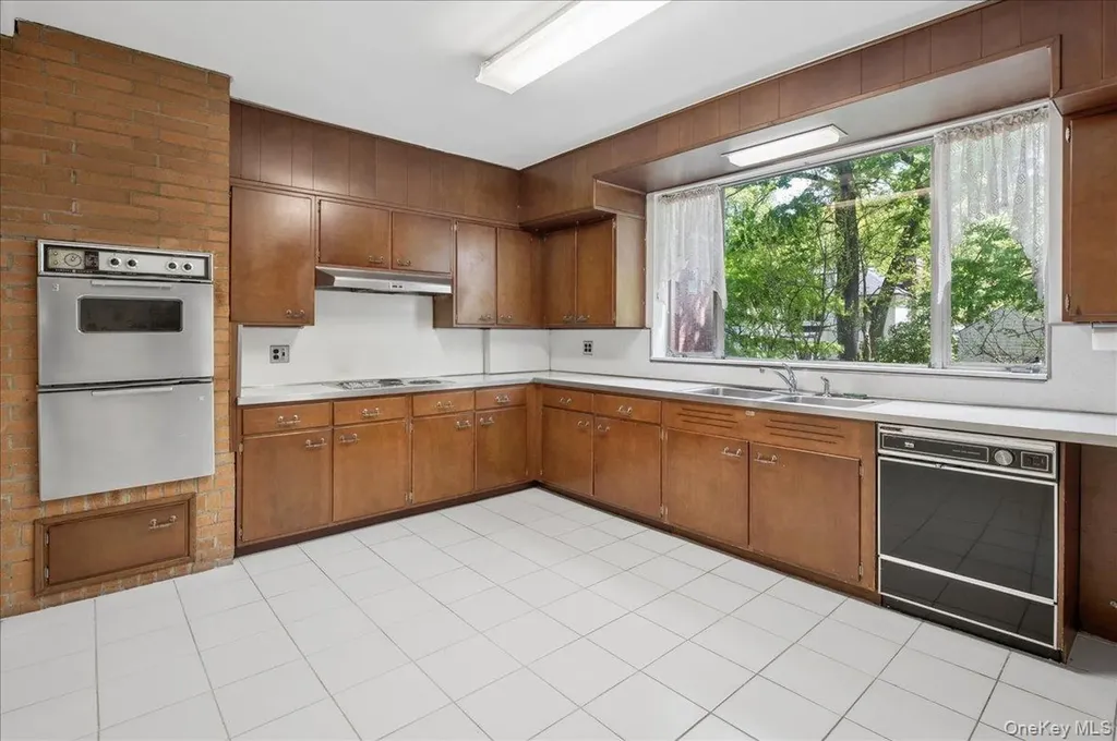 4534 Henry Hudson Parkway Bronx NY 10471