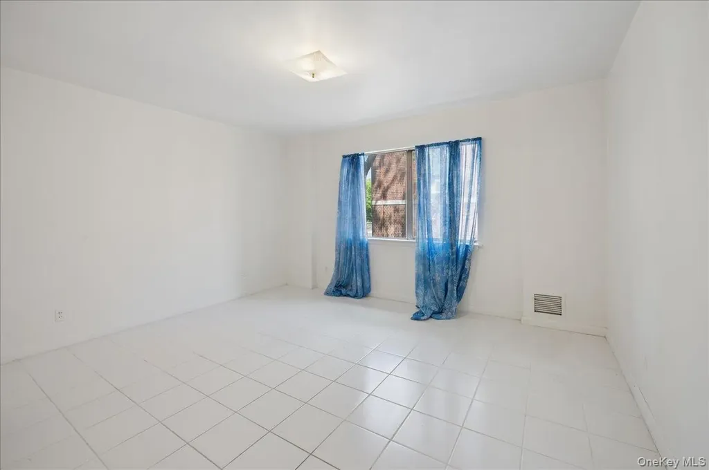 4534 Henry Hudson Parkway Bronx NY 10471