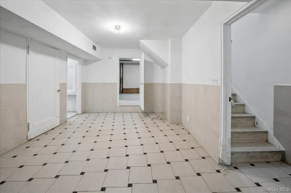 4534 Henry Hudson Parkway Bronx NY 10471