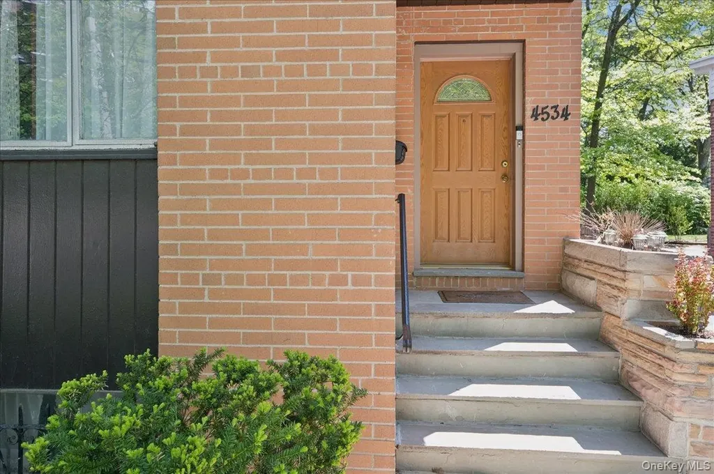 4534 Henry Hudson Parkway Bronx NY 10471