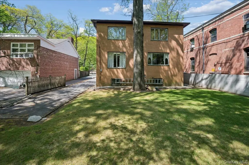 4534 Henry Hudson Parkway Bronx NY 10471