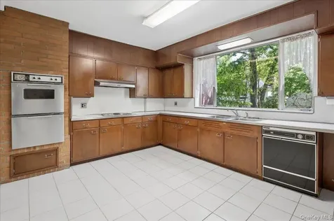 4534 Henry Hudson Parkway Bronx NY 10471