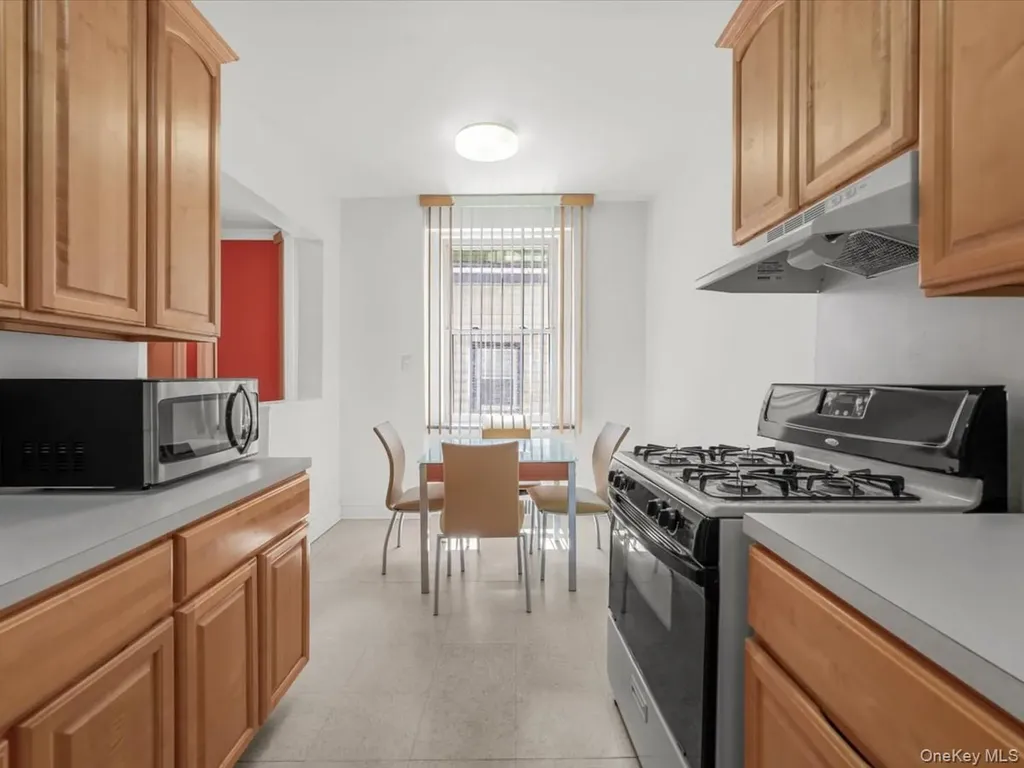 1560 E 18th Brooklyn NY 11230