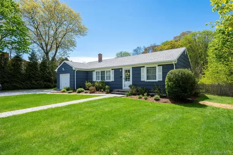 46 Red Bridge Road Center Moriches NY 11934
