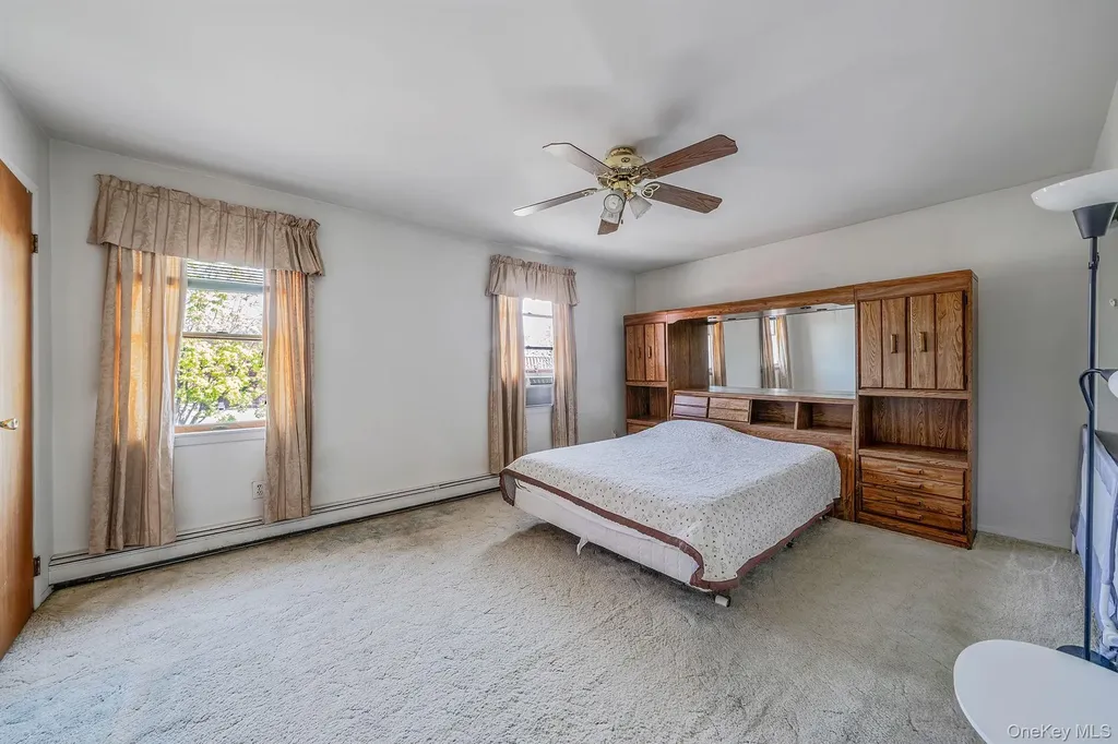 23 Evergreen Drive Lindenhurst NY 11757