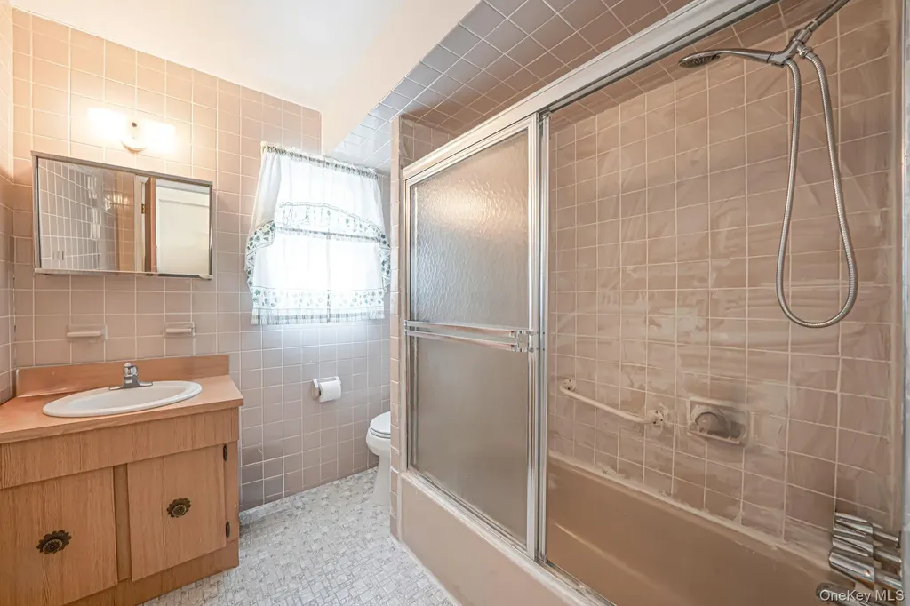 23 Evergreen Drive Lindenhurst NY 11757