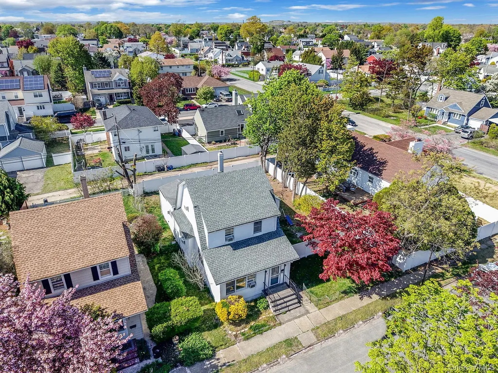 23 Evergreen Drive Lindenhurst NY 11757