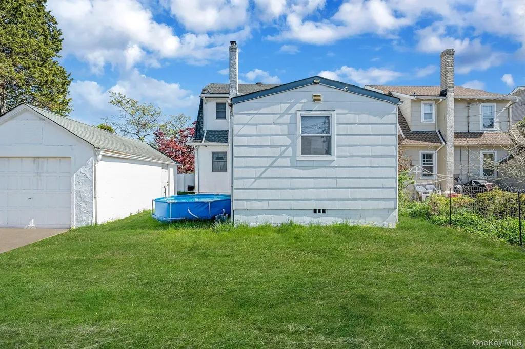 23 Evergreen Drive Lindenhurst NY 11757