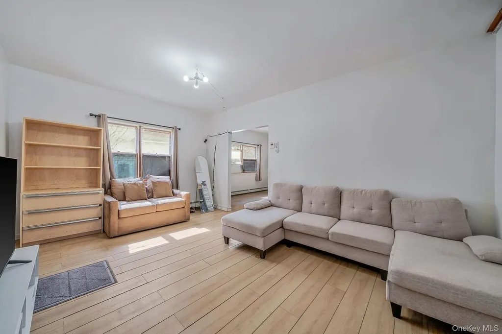 23 Evergreen Drive Lindenhurst NY 11757