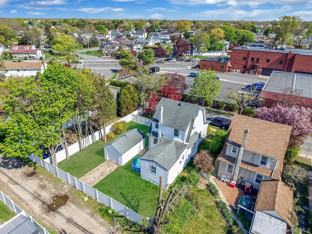 23 Evergreen Drive Lindenhurst NY 11757