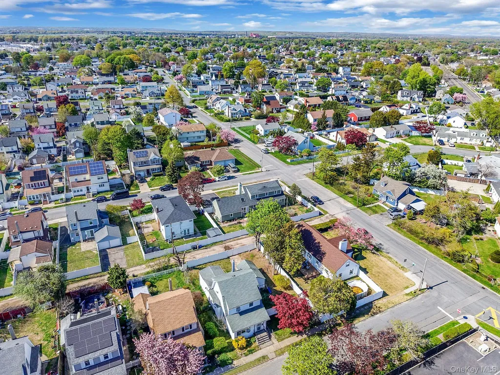 23 Evergreen Drive Lindenhurst NY 11757