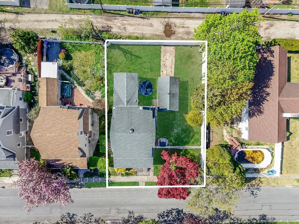 23 Evergreen Drive Lindenhurst NY 11757