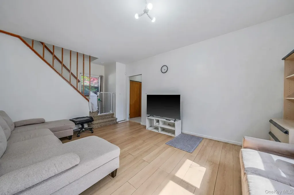 23 Evergreen Drive Lindenhurst NY 11757