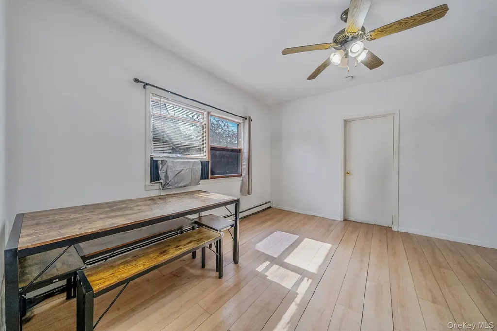23 Evergreen Drive Lindenhurst NY 11757