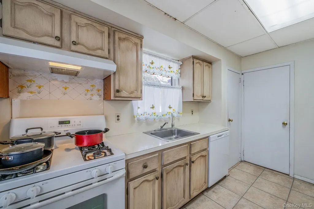 23 Evergreen Drive Lindenhurst NY 11757
