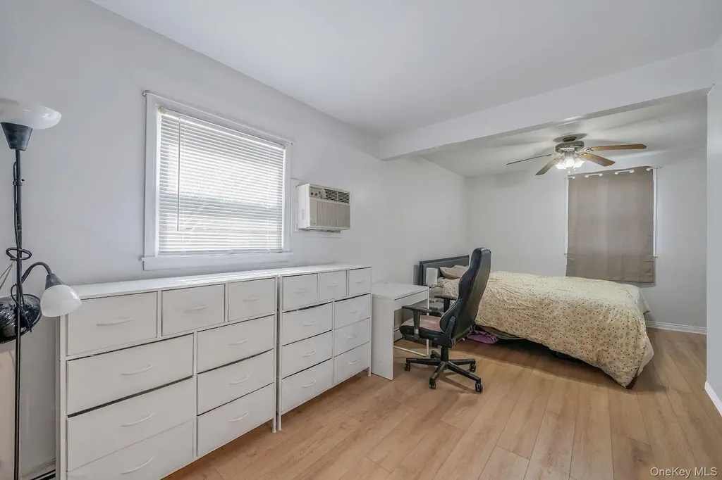 23 Evergreen Drive Lindenhurst NY 11757