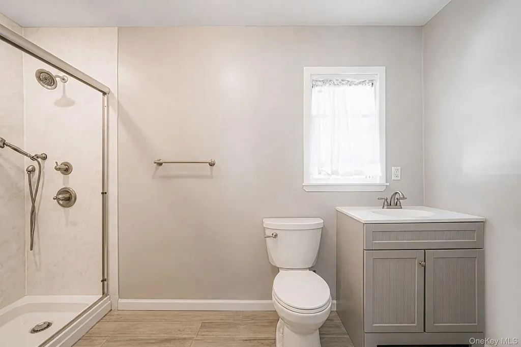 23 Evergreen Drive Lindenhurst NY 11757