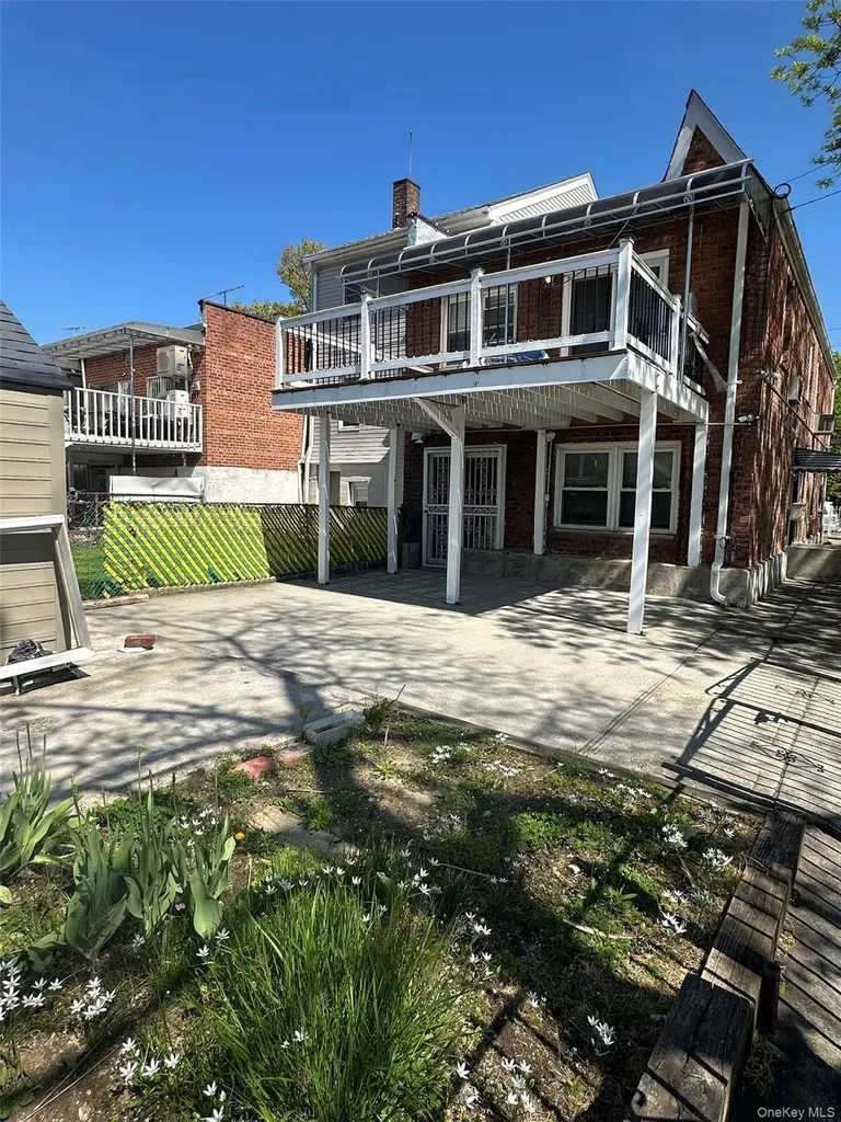 152-20 Peck Avenue Flushing NY 11355