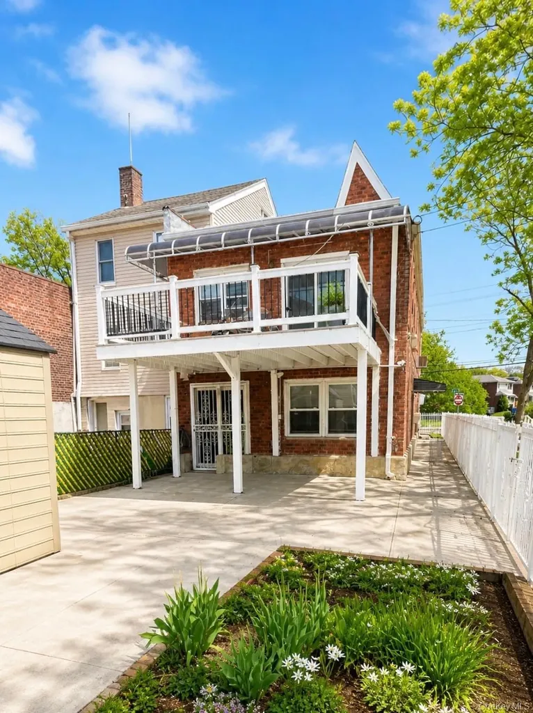 152-20 Peck Avenue Flushing NY 11355