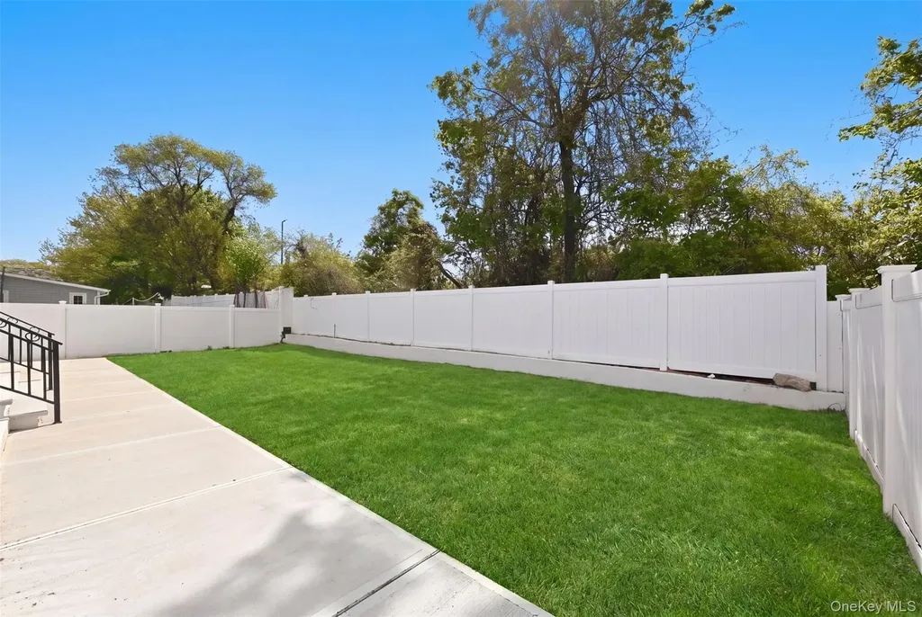 1275 Barry Drive S Valley Stream NY 11580