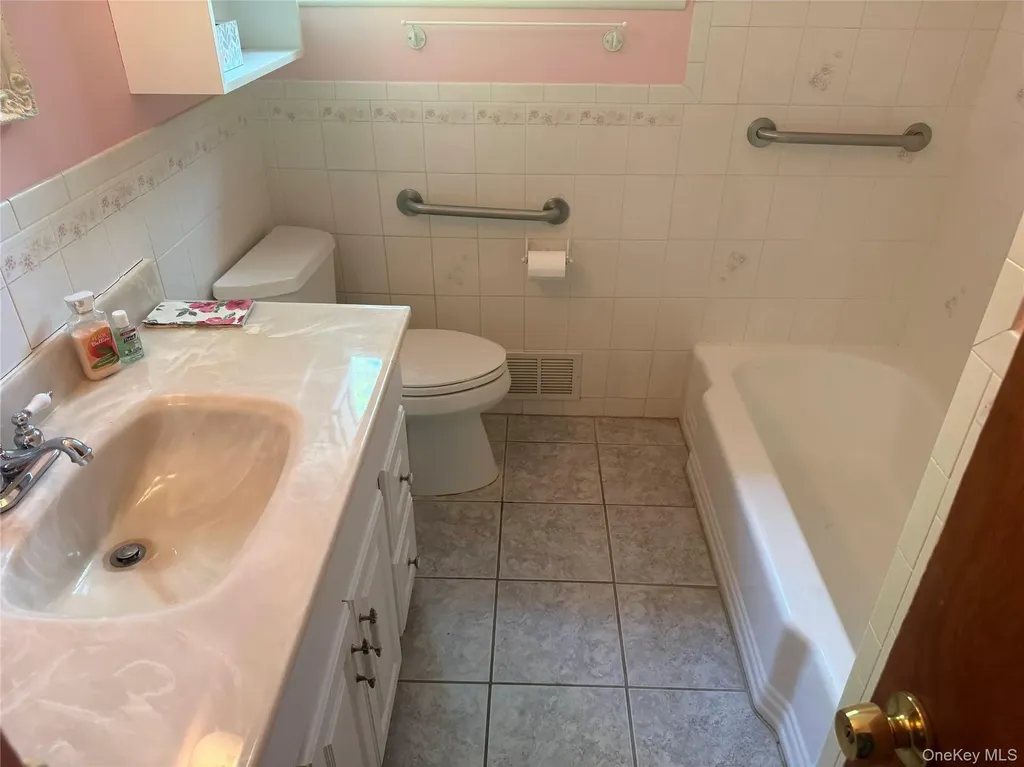 18 Greene Road Spring Valley NY 10977