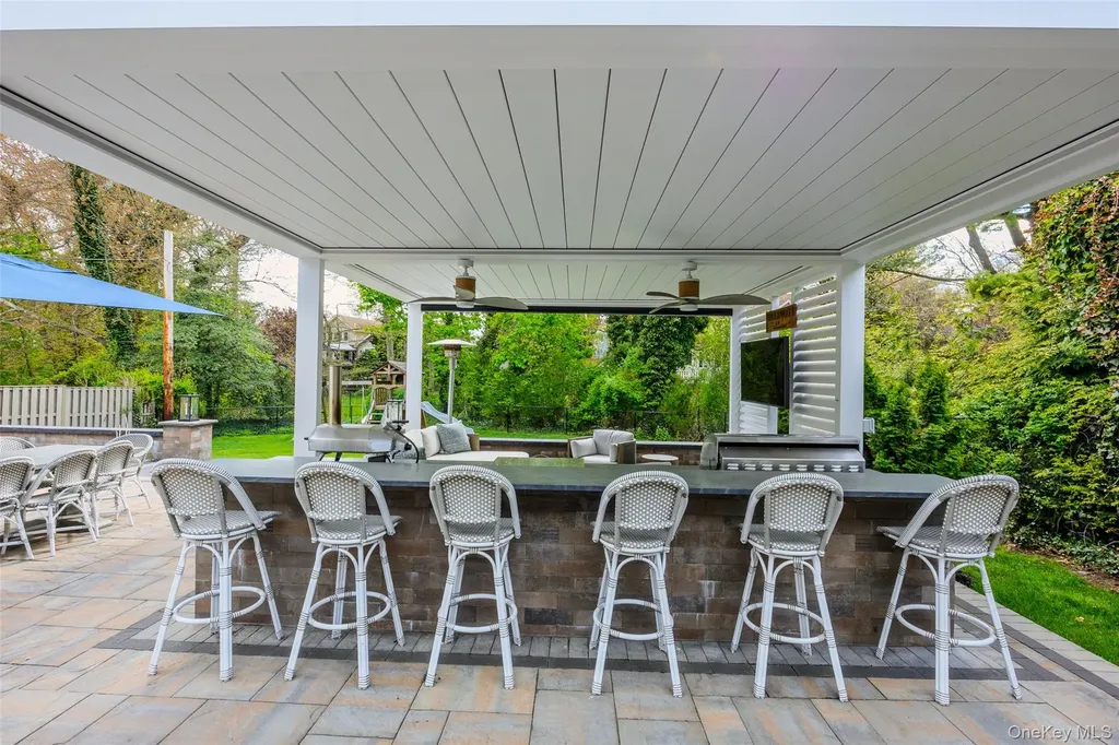 10 Oak Brook Lane Merrick NY 11566