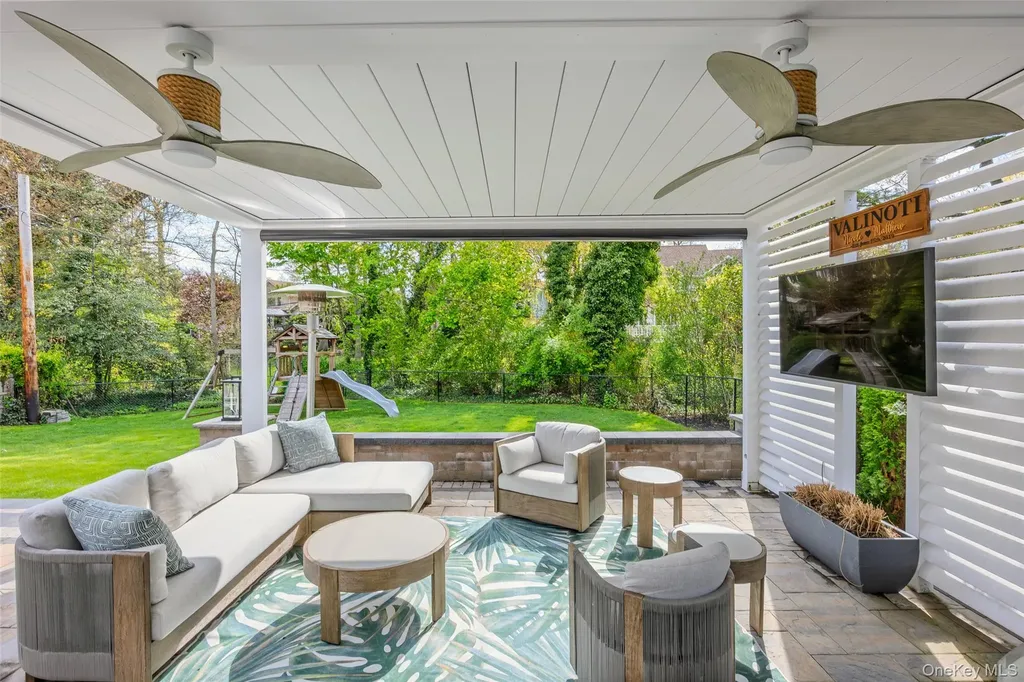 10 Oak Brook Lane Merrick NY 11566