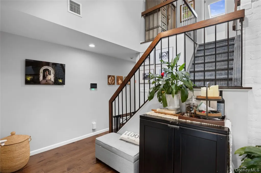 10 Oak Brook Lane Merrick NY 11566