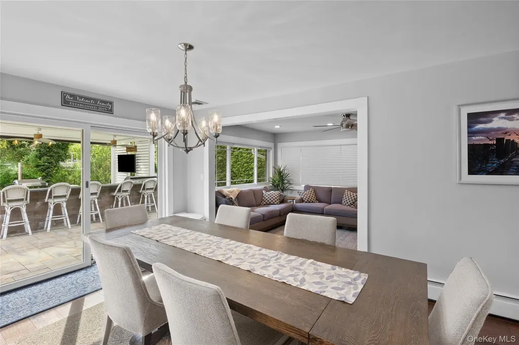 10 Oak Brook Lane Merrick NY 11566