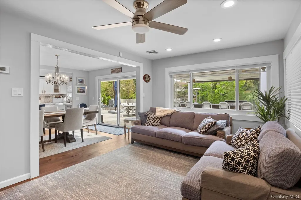 10 Oak Brook Lane Merrick NY 11566