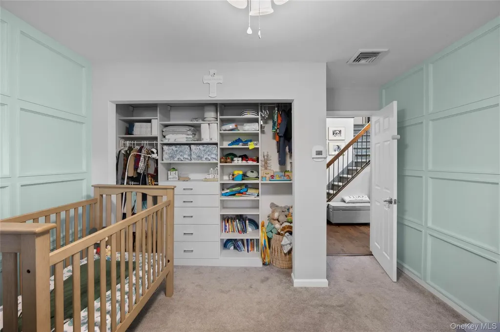 10 Oak Brook Lane Merrick NY 11566