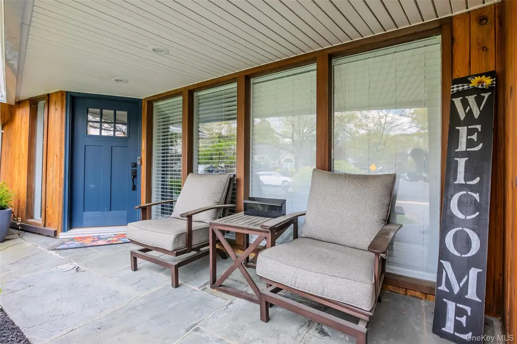 10 Oak Brook Lane Merrick NY 11566