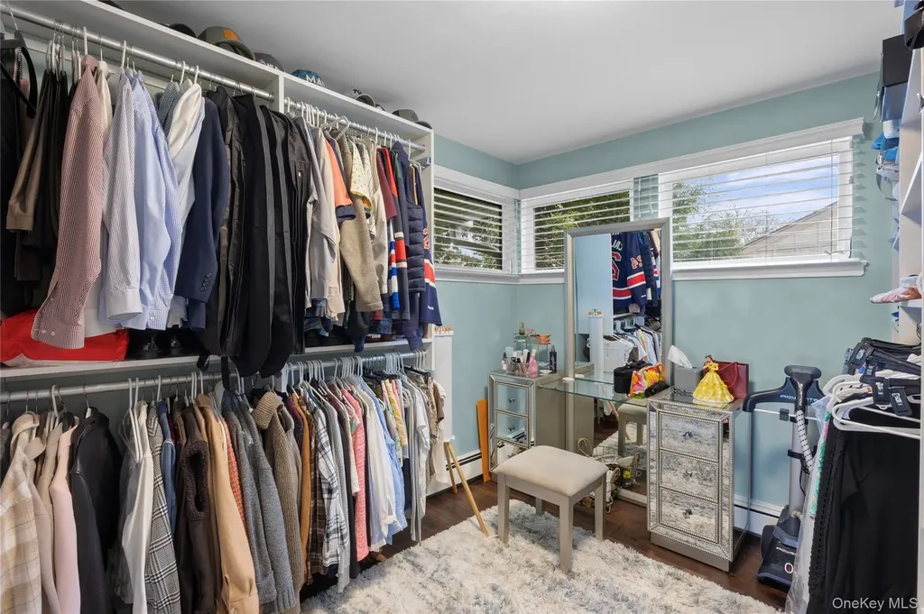 10 Oak Brook Lane Merrick NY 11566