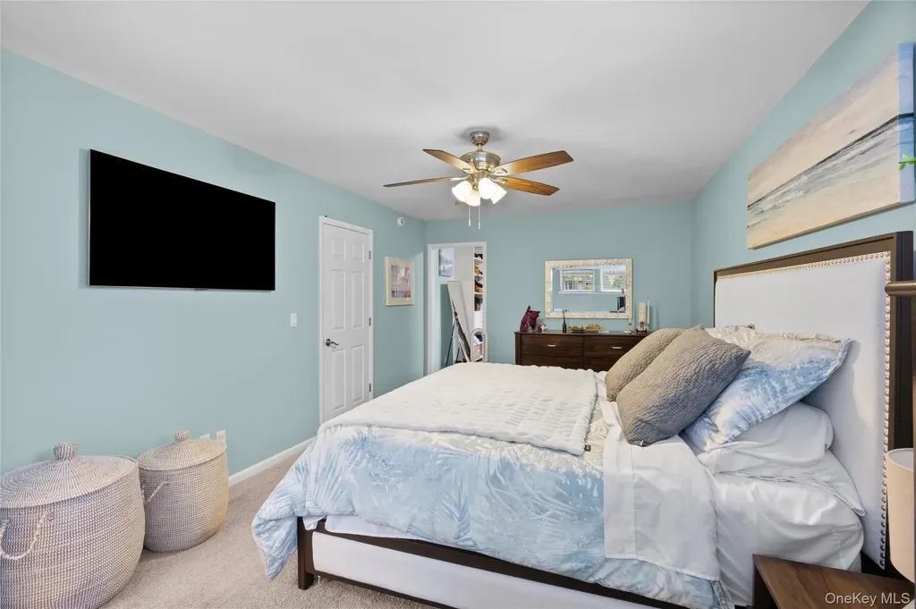 10 Oak Brook Lane Merrick NY 11566
