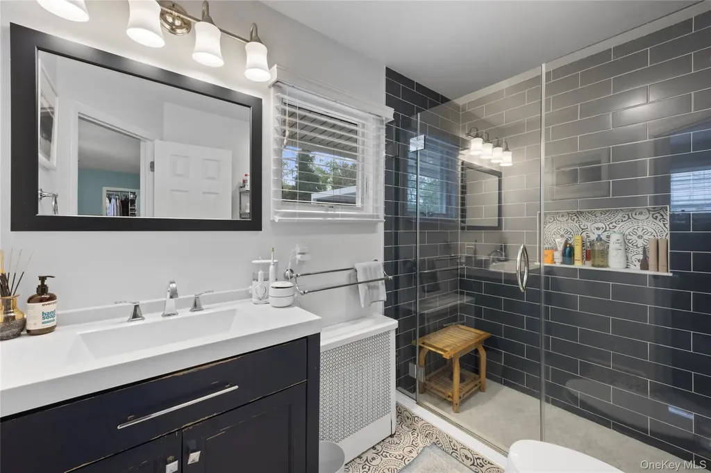 10 Oak Brook Lane Merrick NY 11566