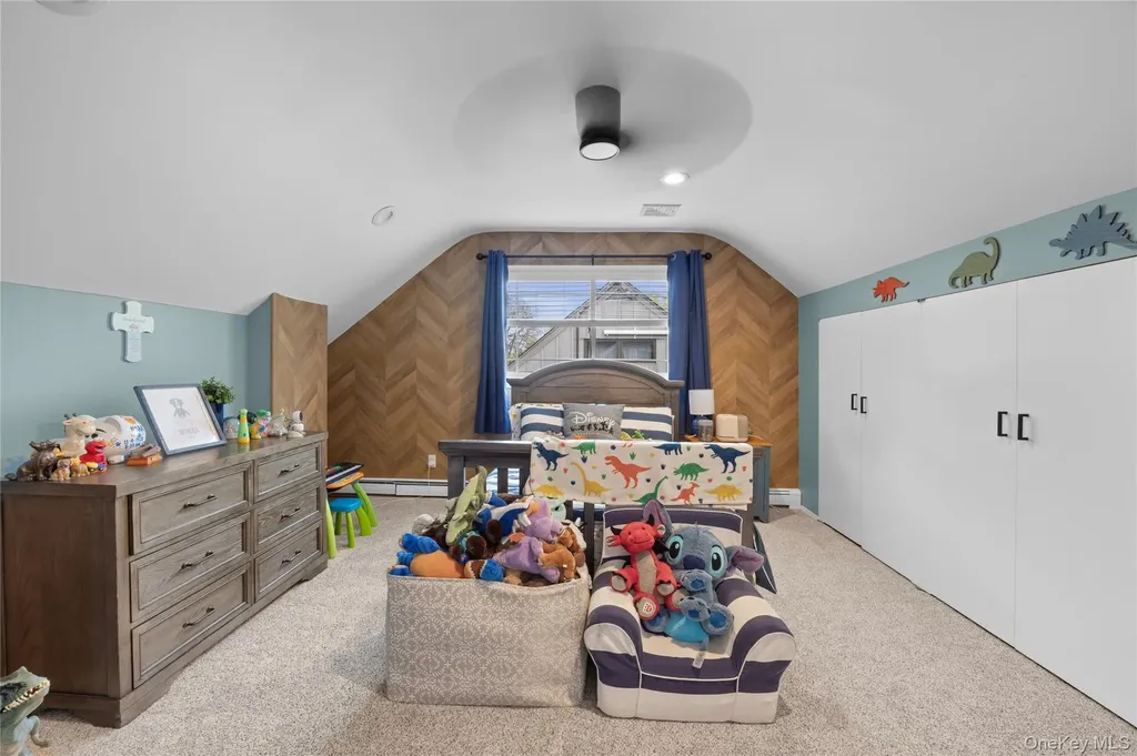 10 Oak Brook Lane Merrick NY 11566