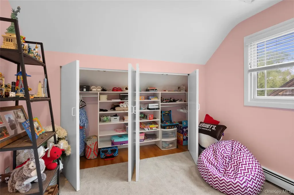 10 Oak Brook Lane Merrick NY 11566