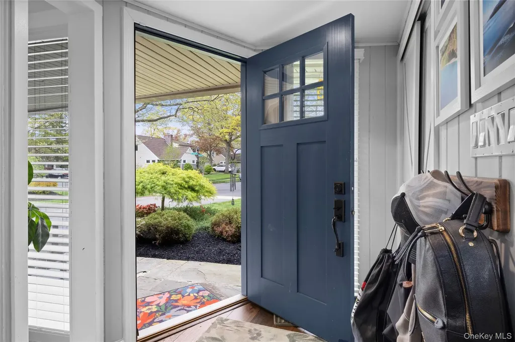 10 Oak Brook Lane Merrick NY 11566