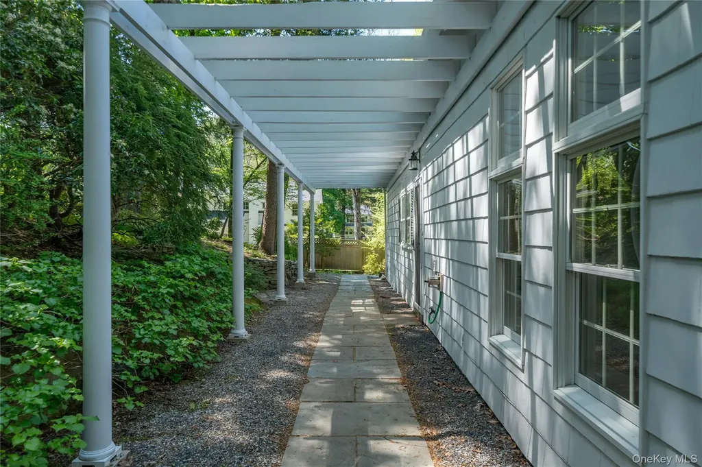 105 Douglas Road Chappaqua NY 10514
