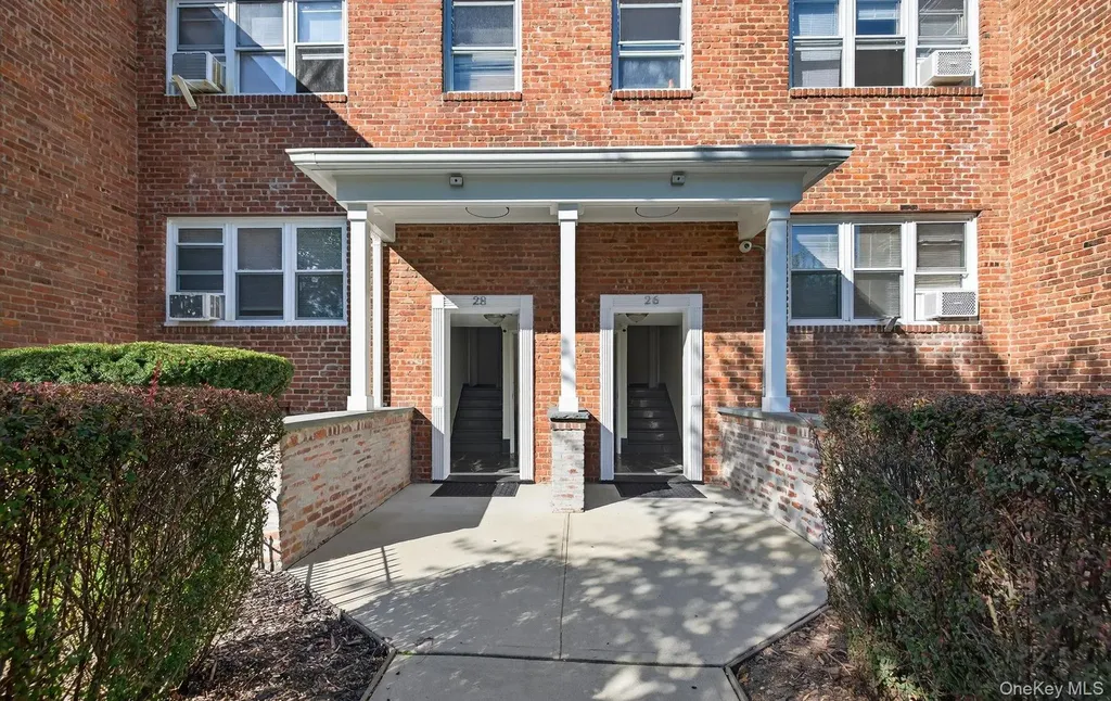 28 Linden Street Great Neck NY 11021