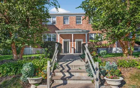 28 Linden Street Great Neck NY 11021