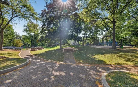 28 Linden Street Great Neck NY 11021