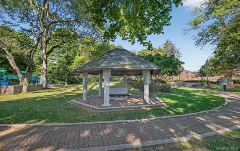 28 Linden Street Great Neck NY 11021