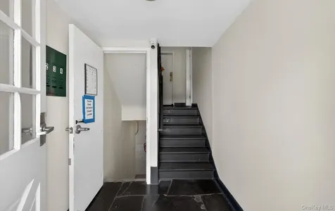 28 Linden Street Great Neck NY 11021