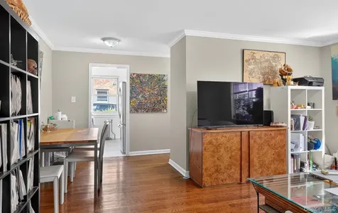28 Linden Street Great Neck NY 11021
