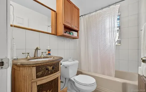 28 Linden Street Great Neck NY 11021