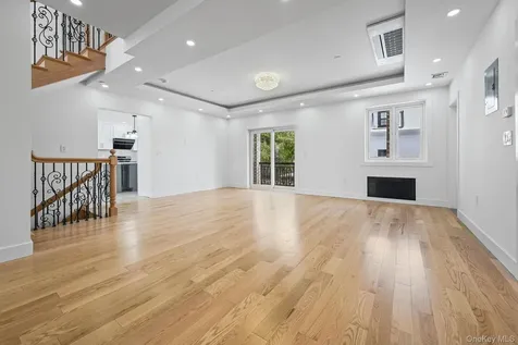 32-35 164TH Street Flushing NY 11358