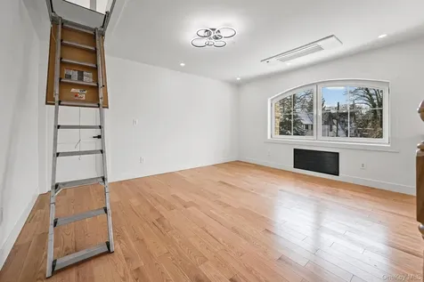 32-35 164th Street Flushing NY 11358