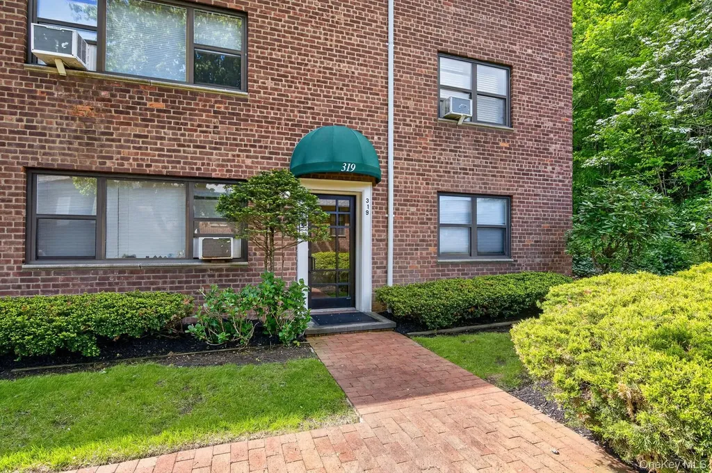 319 Main Street Roslyn NY 11576
