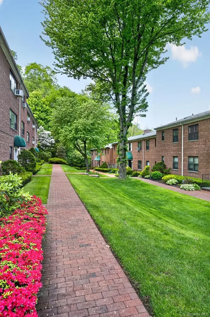 319 Main Street Roslyn NY 11576
